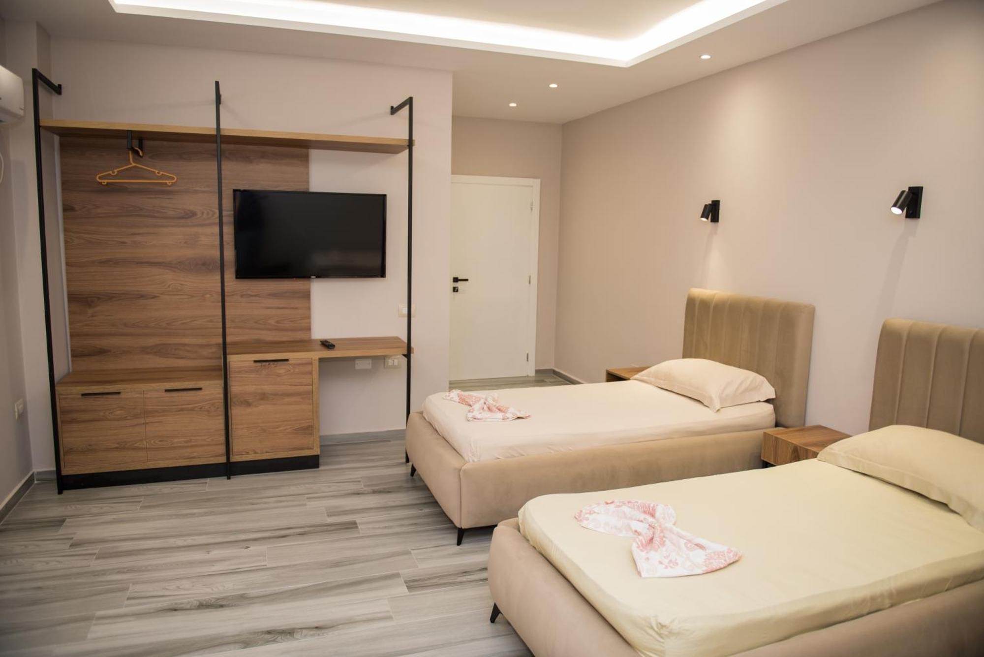 New Donantelo Hotel Vlorë 外观 照片