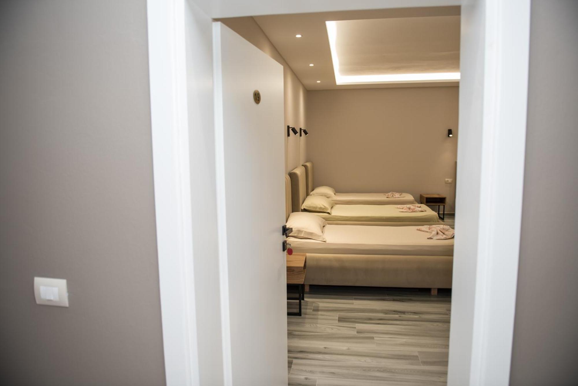 New Donantelo Hotel Vlorë 外观 照片