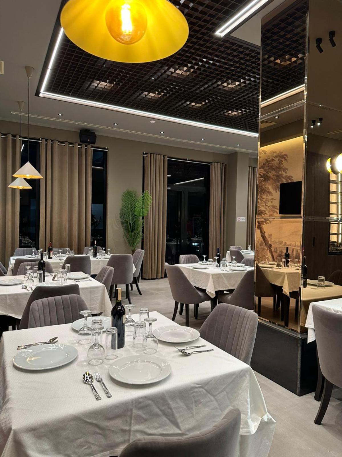 New Donantelo Hotel Vlorë 外观 照片